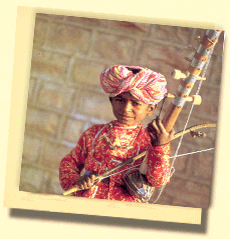 Der Junge Musiker aus Rajasthan whrend der Rajasthan Reise !