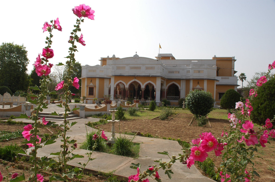 Bhanwar-Vilas-Palace-Hotel-Karauli