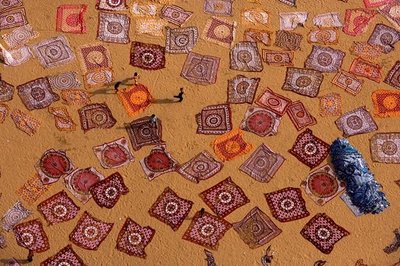 Cotton-fabrics-drying-in-the-sun-in-Sanganer