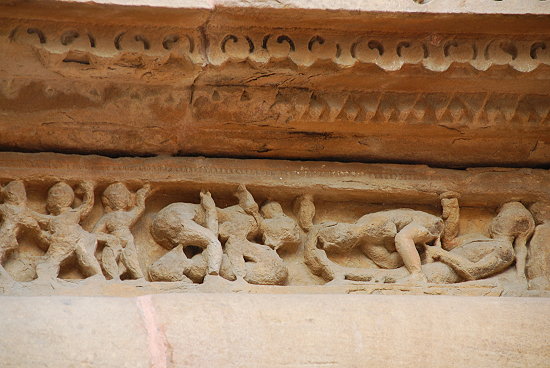 Erotische-Skulpturen-1-Khajuraho-Indien