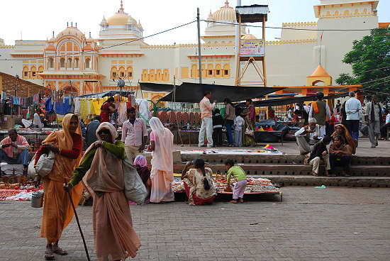 Marktstimmung-in-Orchha