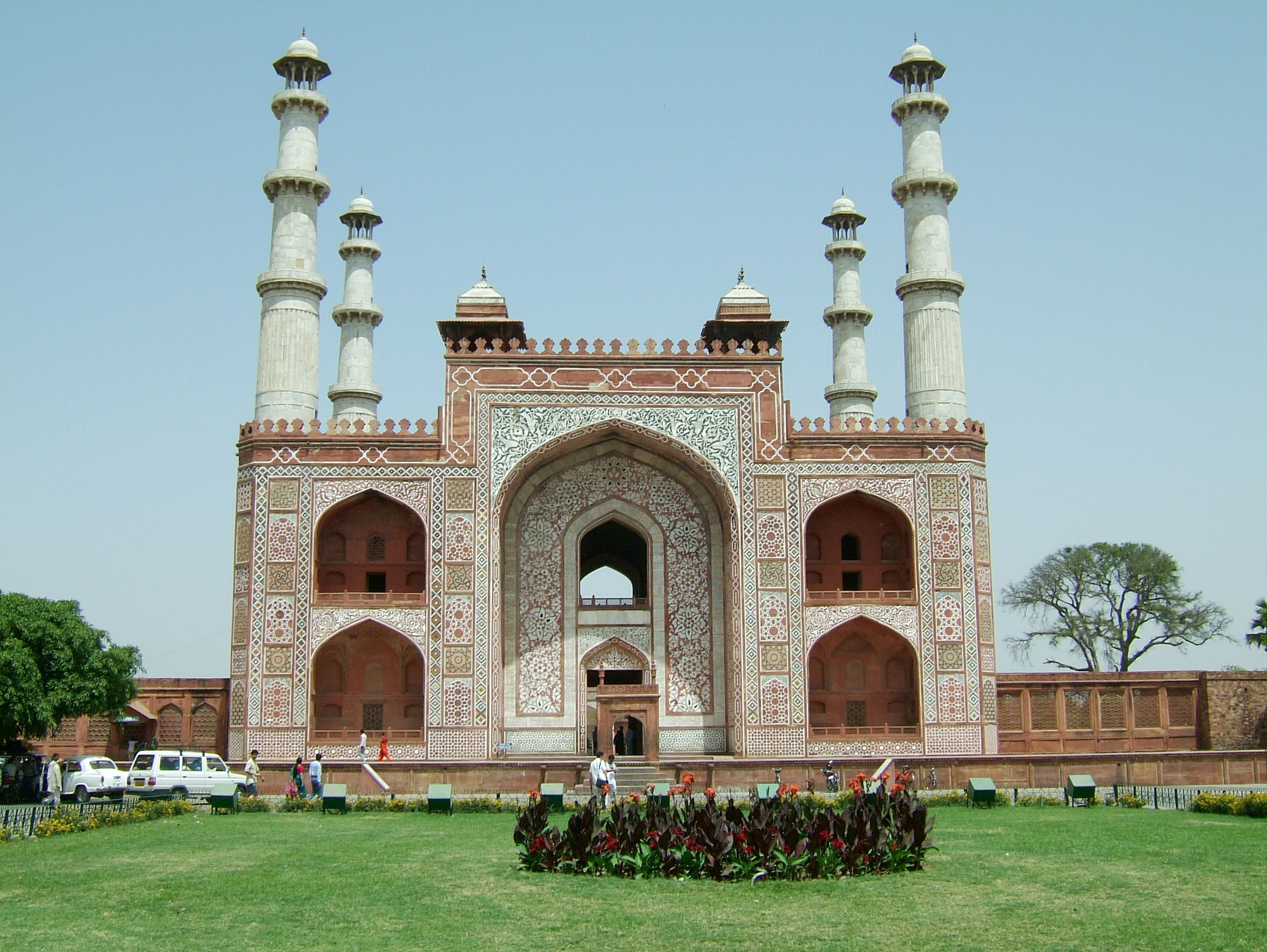 Sikandra-Akbars-Tomb