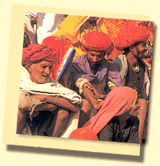 Menschen aus Rajasthan bei einem Fest in einem Dorf in der Nähe von der Hauptstadt Jaipur !