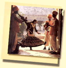 Tänzer aus Rajasthan, Kalbaliya Tanz im schwarzem Kleid !